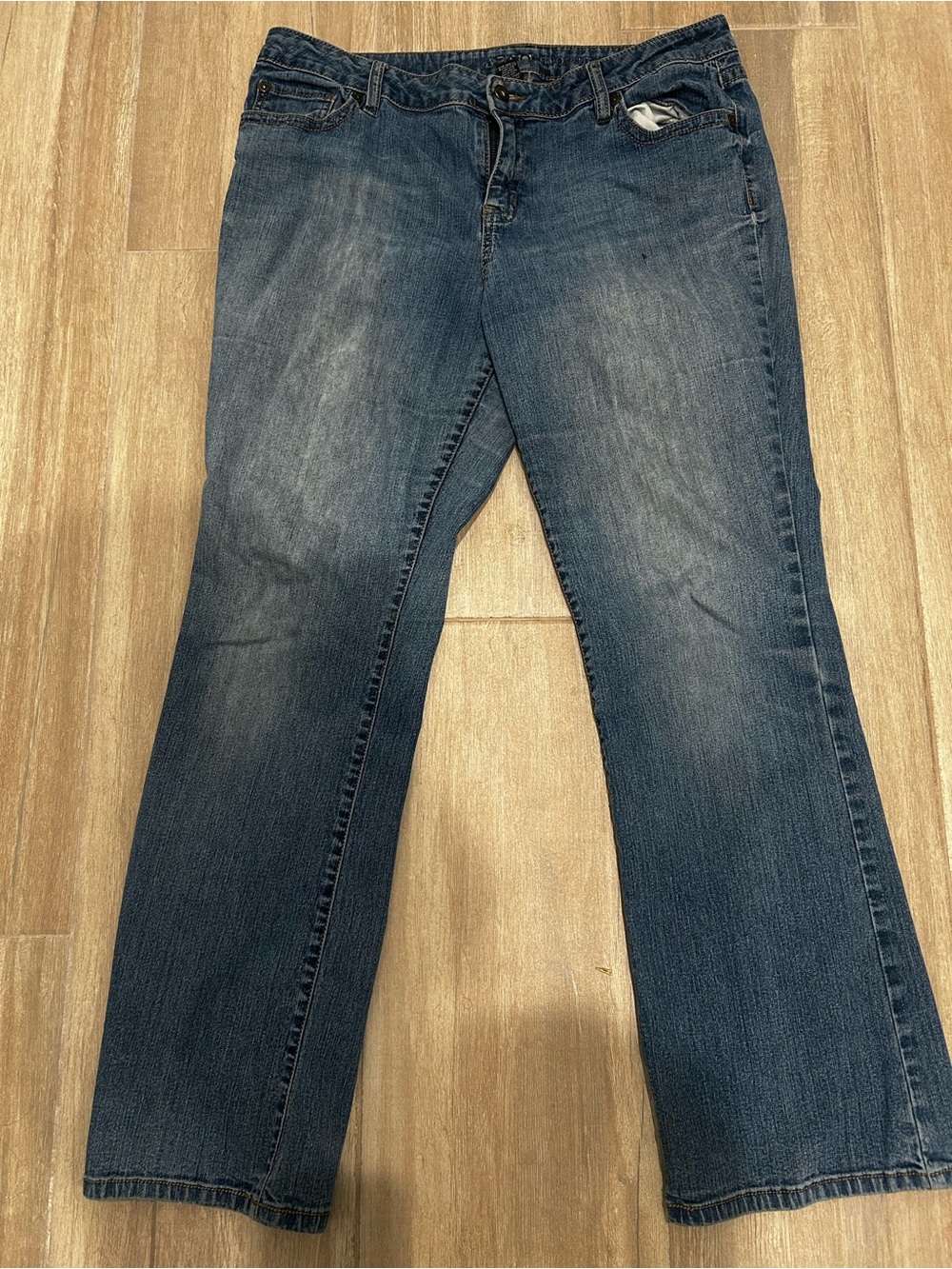 Apt 9 Boot cut jeans size 16